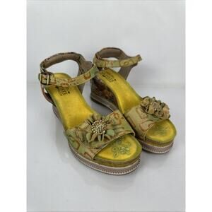 L’Artiste Spring Step 3D Floral Geo Wedge Size 40 Green Orange Yellow